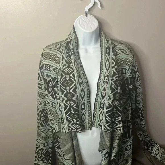 Billabong size small Aztec design sweater cardigan - Picture 2 of 5